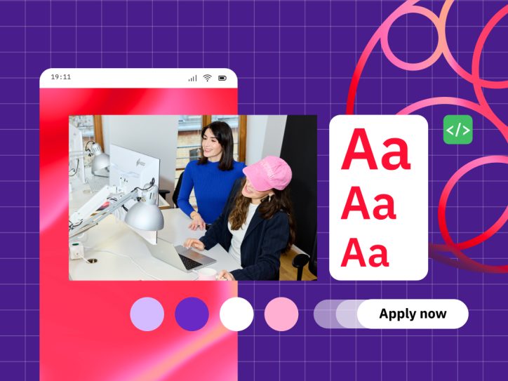 Illustration eines mobilen UI-/UX-Designprozesses auf violettem Rasterhintergrund: Ein Smartphone-Mockup mit pink-rotem Farbverlauf zeigt zwei Personen bei der Arbeit am Computer. Daneben befinden sich Elemente einer Benutzeroberfläche wie Typografie-Beispiele („Aa“), ein Kartenlayout, Farbauswahl-Punkte, ein Umschalter sowie ein „Apply now“-Button. Im Hintergrund sind abstrakte pinke Kreisformen und ein grünes Code-Symbol zu sehen.