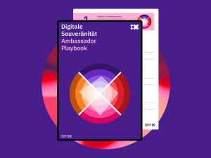 Ein Arbeitsheft mit der Aufschrift "Digitale Souveränität – Ambassador Playbook". Eine Seite zum Ausfüllen mit der Überschrift "Kickstart - meine Perspektive:Was verstehe ich unter Digitaler Souveränitat?" schaut hinter dem Deckblatt hervor.